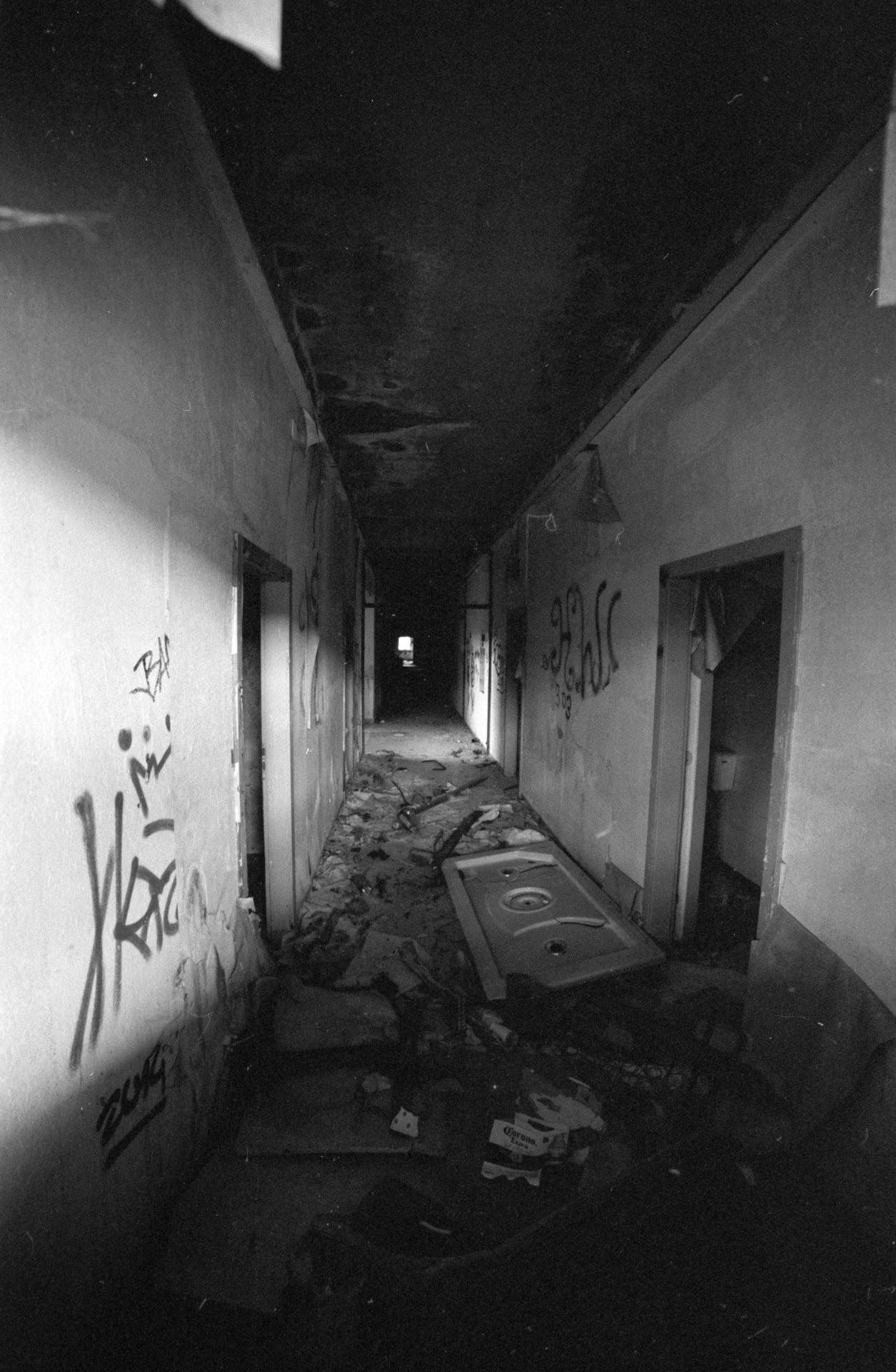 Thumbnail /2022 Brandenburg/Eisenhüttenstadt/Wohnblock von Tür aus.jpg